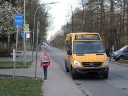 Isenbüttel, Bushaltestelle vor Grundschule
